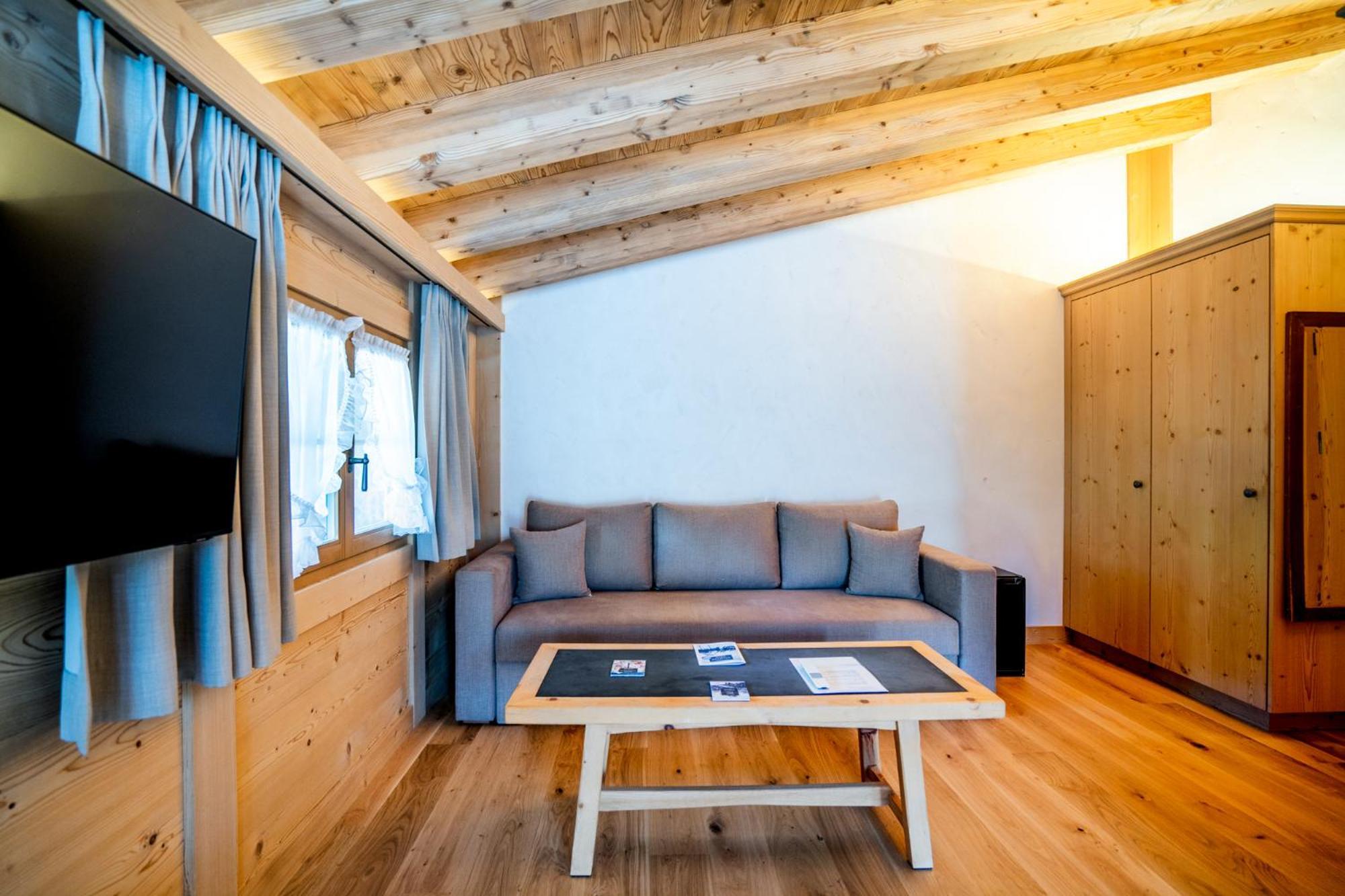 Posthotel Roessli Gstaad Exteriör bild