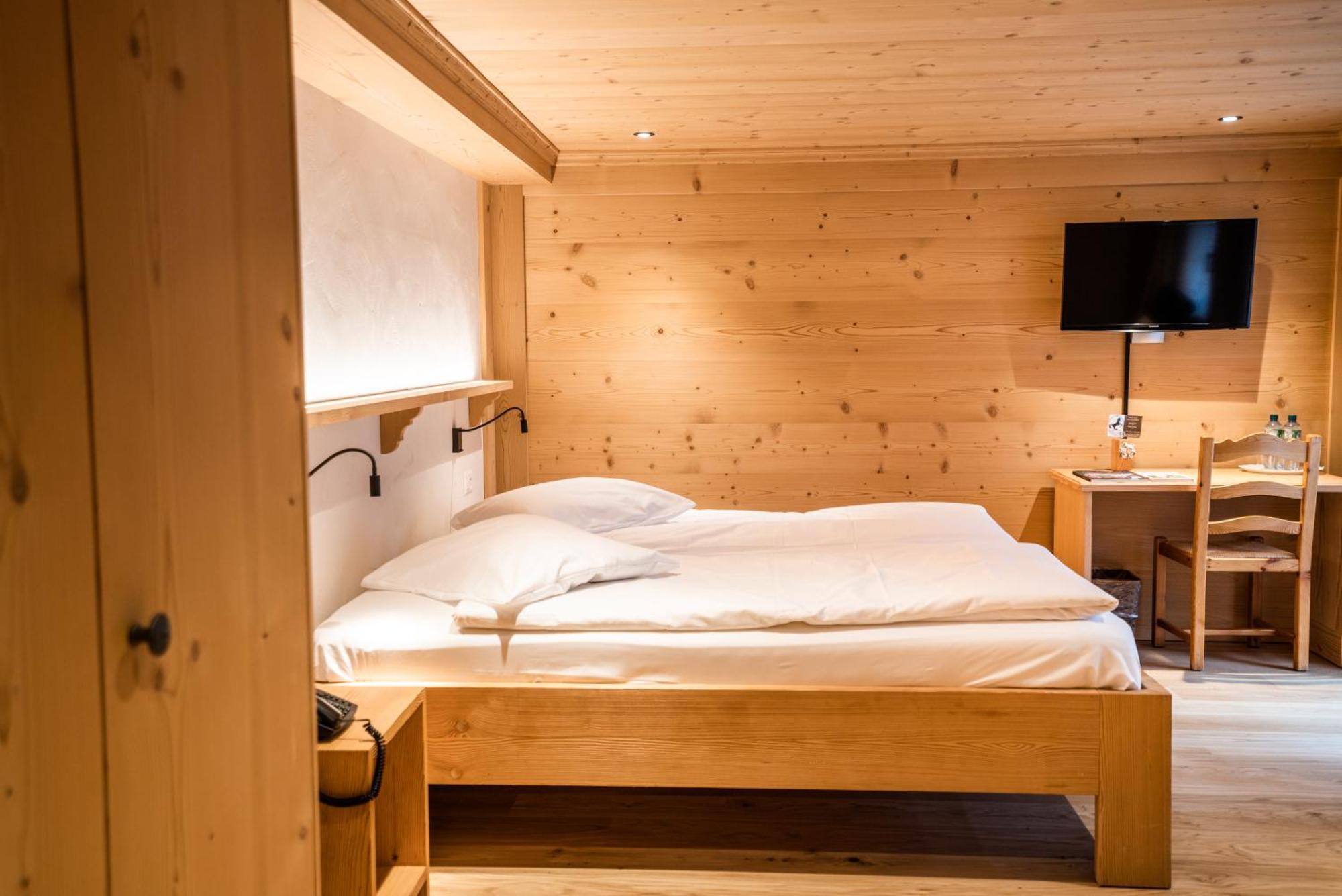 Posthotel Roessli Gstaad Exteriör bild